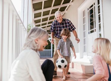 Avere nipoti fa bene alla salute. Lo studio