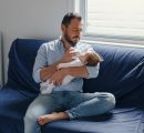 Congedo parentale all’80% solo per i papà, la proposta dell’Inps per una nuova parità