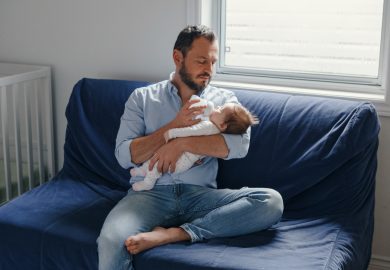 Perché per un uomo è sempre più difficile diventare padre