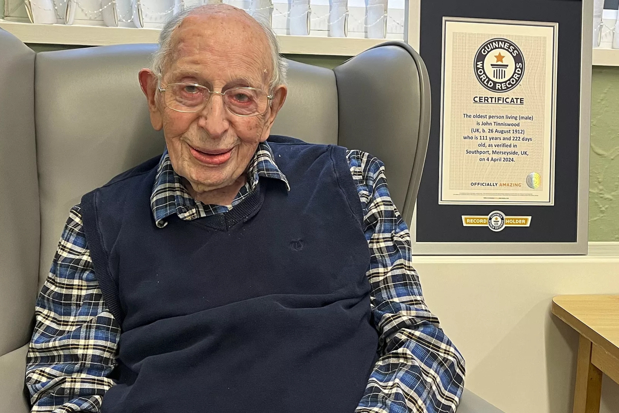 È morto l’uomo più anziano del mondo all’età di 112 anni. “Solo fortuna” o c’è qualcosa di più?