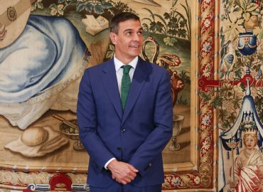 Pedro Sánchez vuole inserire in costituzione il diritto all’aborto, il matrimonio ugualitario e il salario minimo