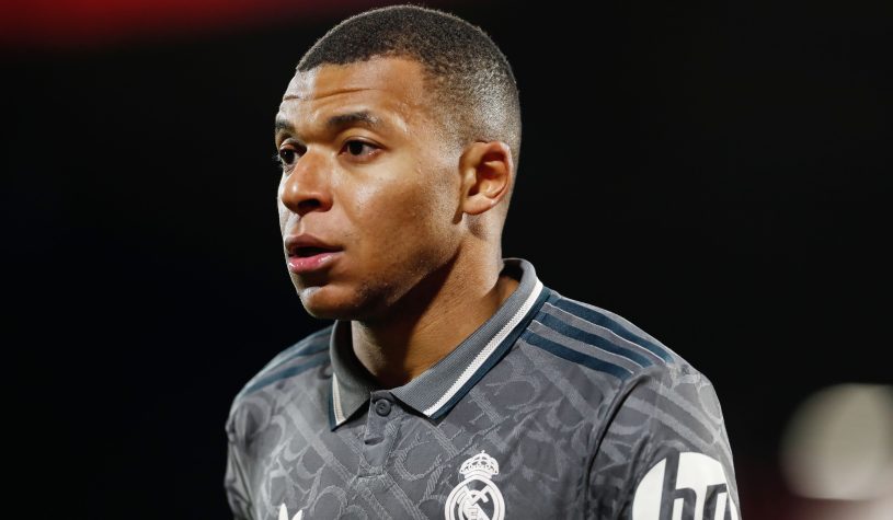 Mbappé contro i genitori ossessivi, “Lasciate divertire i vostri figli”. Cresce l’allarme sulla genitorialità tossica