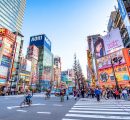 Tokyo introduce la settimana corta per rilanciare la natalità