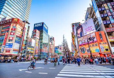 Tokyo introduce la settimana corta per rilanciare la natalità