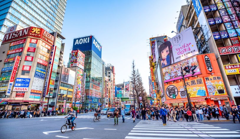 Tokyo introduce la settimana corta per rilanciare la natalità