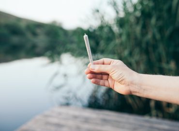 Aumenta il prezzo del tabacco, gli over 50 australiani si rifugiano nella cannabis
