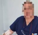Primario al lavoro con la flebo al braccio, da Copertino l’immagine simbolo della crisi sanitaria