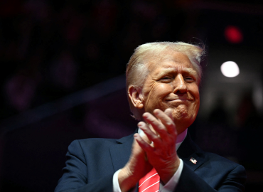 Insediamento Trump, le promesse sulla “follia transgender”: “Via da esercito, scuole e sport femminili”