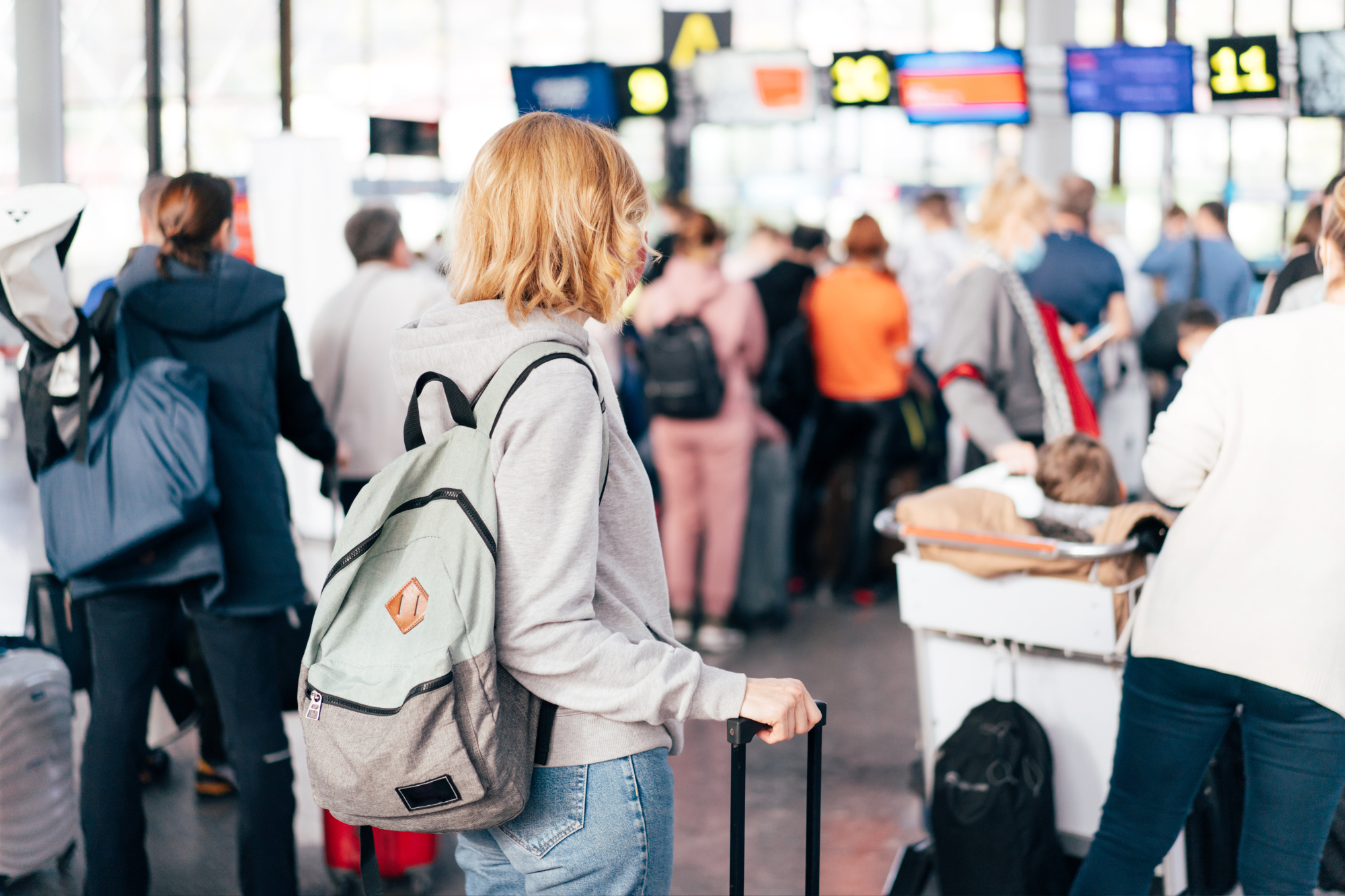 Pedofilo arrestato a Linate grazie a una bimba di 5 anni. Registrava nei bagni pubblici e negli spogliatoi