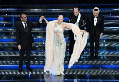 Sanremo 2025, Bianca Balti incanta con il suo inno alla vita