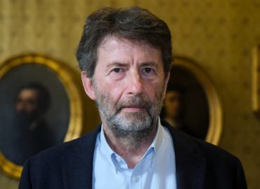 Franceschini: “Figli nascano con il cognome della madre”. Come funziona l’iter per il doppio cognome in Italia?