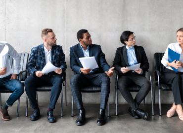 Queen bee effect o glass ceiling? Le parole che raccontano le sfide delle donne sul lavoro