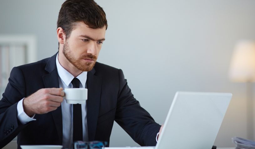 I lavoratori ventenni rischiano la povertà quasi quattro volte di più dei cinquantenni