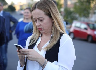 Analisi di una “chat delle mamme” tipo: anche Giorgia Meloni è dentro il temuto gruppo whatsapp 