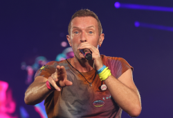 Coldplay, Chris Martin soffre di depressione: esercizi di scrittura e meditazione trascendentale per stare meglio