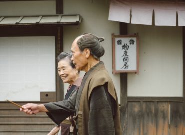 Si può rinforzare l’appartenenza a una comunità con delle carte da gioco