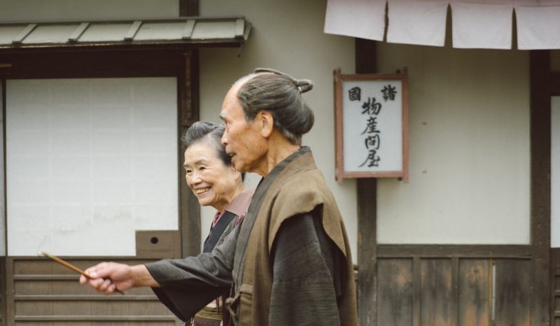 Si può rinforzare l’appartenenza a una comunità con delle carte da gioco