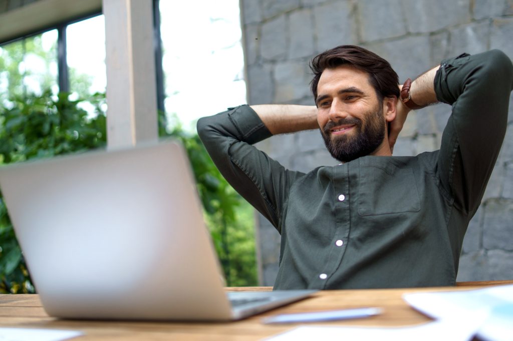 Giovane Felice Lavoro Canva