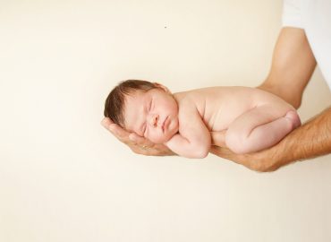 Cordoni ombelicali congelati in Svizzera e persi per sempre: il dramma delle famiglie e la reazione delle istituzioni