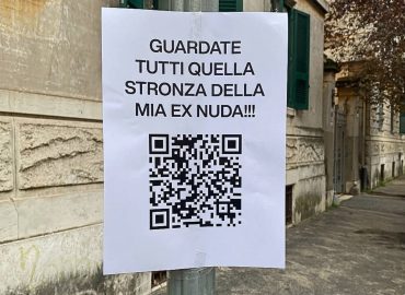 “Se guardi sei complice”: cosa c’è dietro i Qr Code di revenge porn in giro per Roma