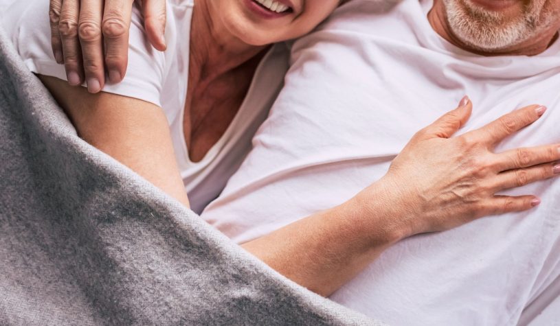 L’amore over 60 non va in pensione (ma in tv): la rivoluzione “silenziosa”