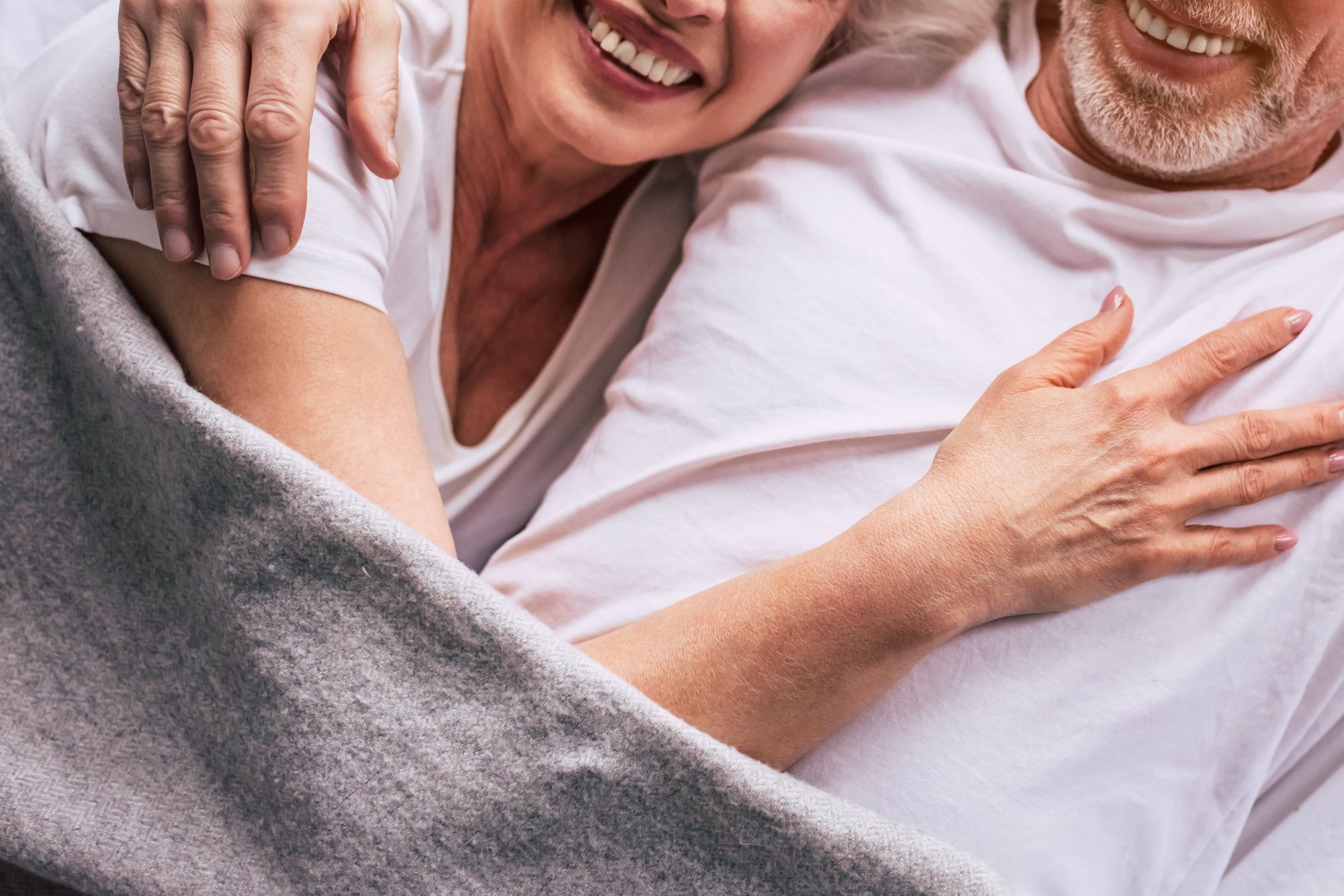 L’amore over 60 non va in pensione (ma in tv): la rivoluzione “silenziosa”