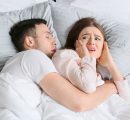 Dormire insieme, per gli uomini il sonno migliora. Per le donne? Spoiler: no