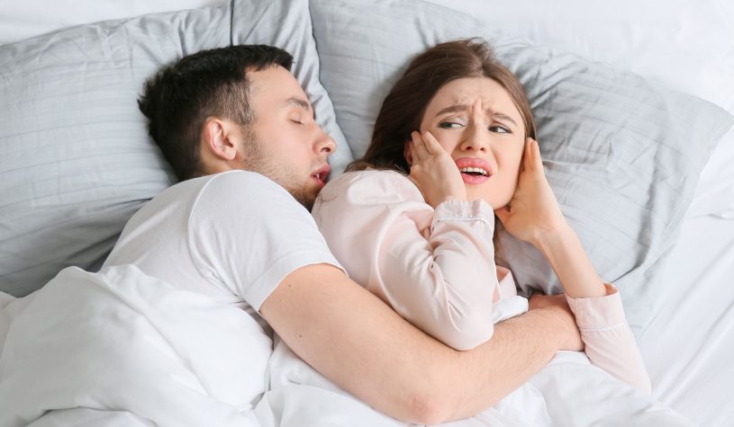 Dormire insieme, per gli uomini il sonno migliora. Per le donne? Spoiler: no
