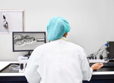 Nato con l’Ai, primo caso al mondo: ma è già polemica