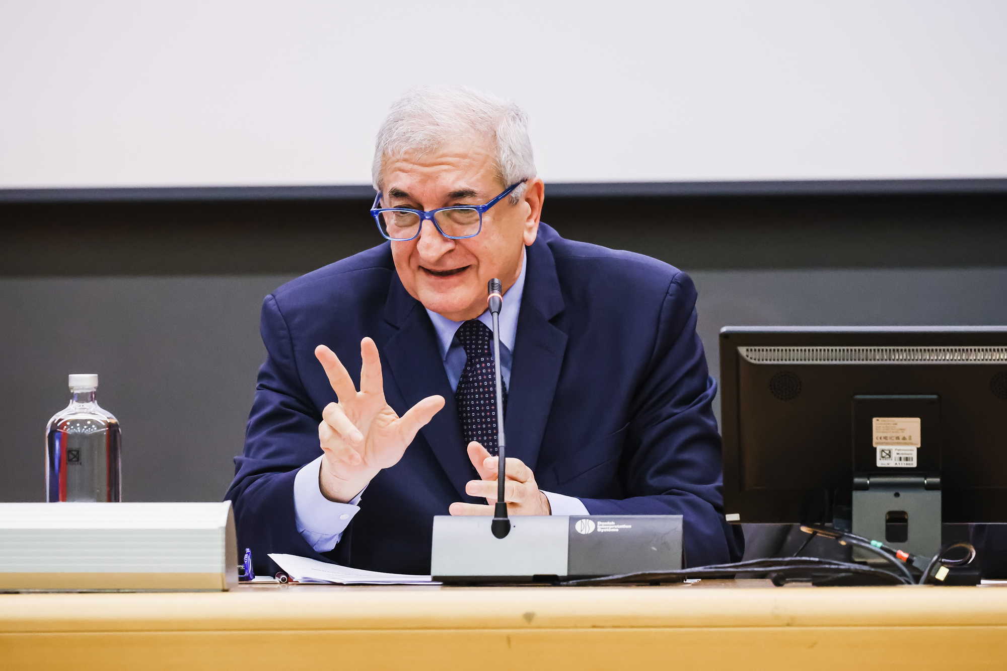 Culle vuote e anziani in crescita: il ministro Foti spiega la crisi della natalità in Commissione transizione demografica