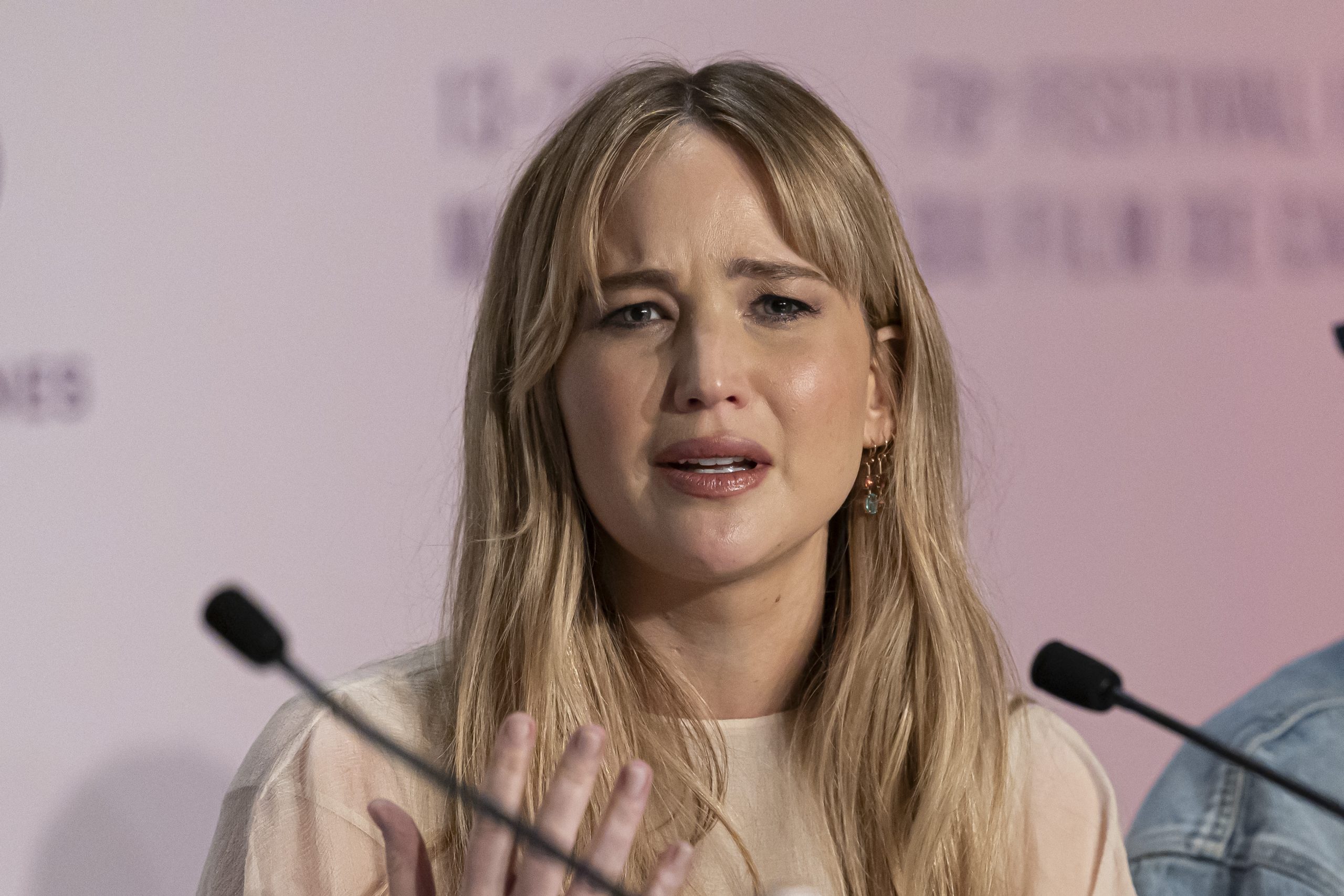Jennifer Lawrence: “Nel post partum l’ansia e la depressione possono isolarti”