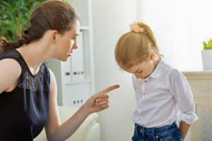 Madre sgrida figlia