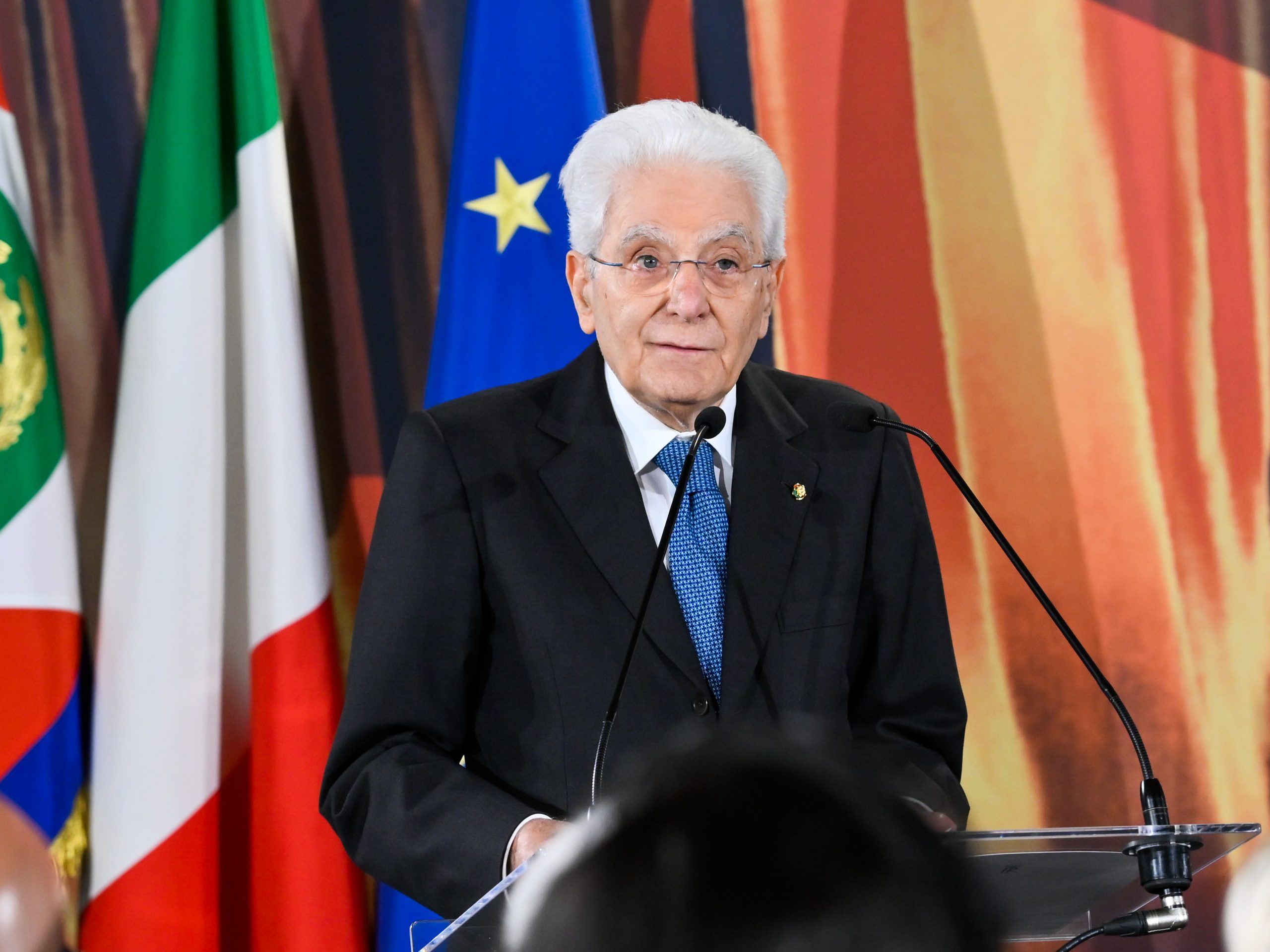 Diritto di famiglia, Mattarella: “Laceranti violenze su donne e abusi sui minori”