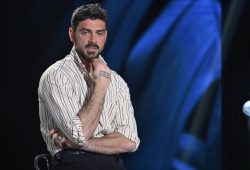 Michele Morrone, rischio coma etilico dopo la separazione: perché gli uomini soffrono più delle donne?