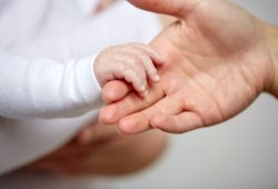 Chi è KJ, il primo neonato al mondo curato con editing genetico