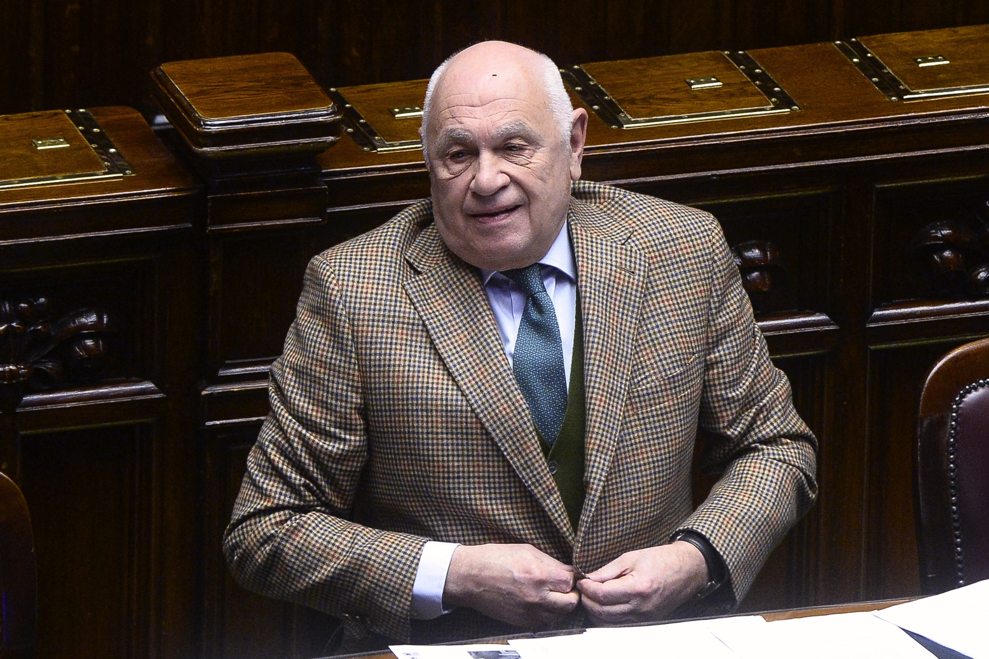 Braccialetto elettronico, perché Nordio consiglia alle donne di rifugiarsi in chiesa o in farmacia