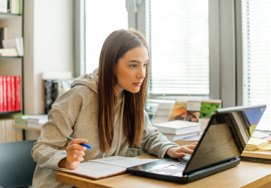 Intelligenza artificiale e studenti italiani: il 97% la usa, ma cresce la consapevolezza dei suoi pericoli