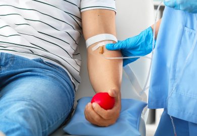 “Mi avete fatto diventare gay con una trasfusione”, l’assurda storia a Cassino