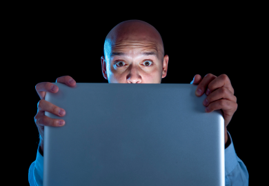 Sextortion, come funziona la trappola digitale che colpisce soprattutto gli uomini
