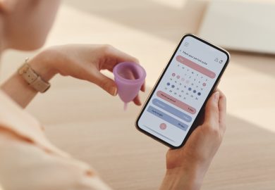 Cambridge choc sulle app che monitorano il ciclo mestruale: “Vendono dati estremamente dettagliati”