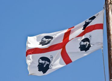 Sardegna, 600 euro al mese per il primo figlio fino al quinto anno d’età