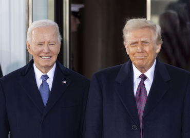“Biden è morto, quello attuale è un clone”: Trump rilancia la teoria del complotto