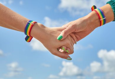 Rischiano l’ergastolo perché omosessuali: “Viste baciarsi in pubblico”