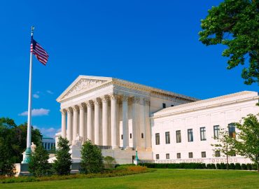 Vietate cure ormonali per minori transgender: la sentenza della Corte suprema