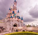 “Matrimonio” a Disneyland Paris finisce con un arresto: la sposa aveva 9 anni