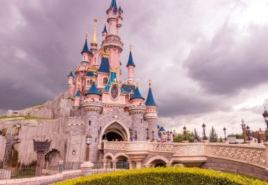 “Matrimonio” a Disneyland Paris finisce con un arresto: la sposa aveva 9 anni