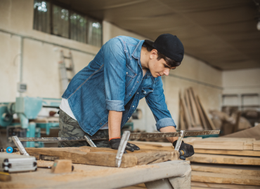 Lavoro minorile, è record in Italia: oltre 80mila under 18 nel 2024