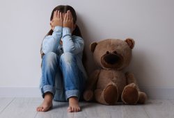 Violenza sui minori: l’87% dei casi avviene in famiglia