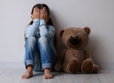 Violenza sui minori: l’87% dei casi avviene in famiglia