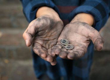 Povertà, a rischio più di un bambino su quattro